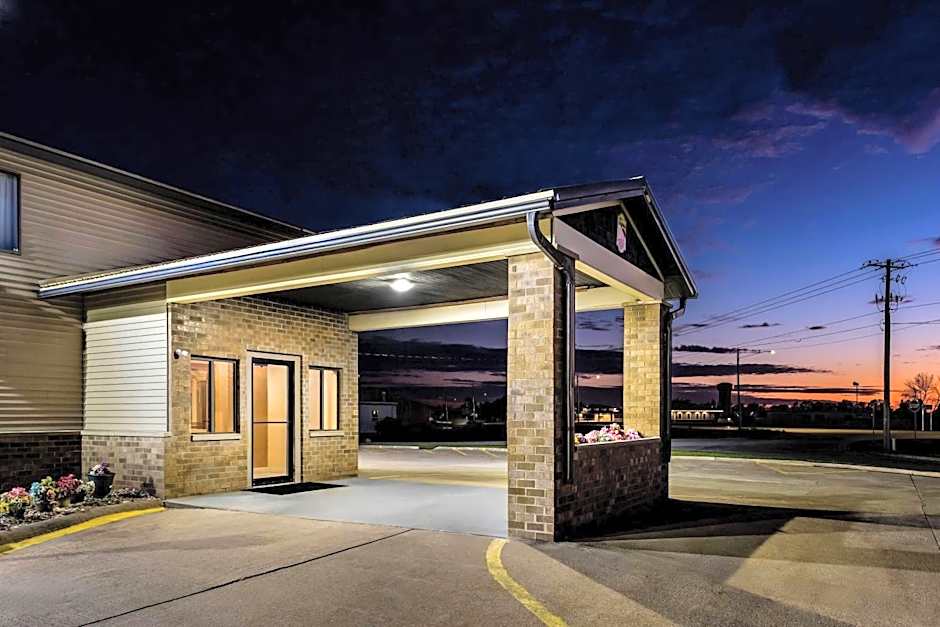 Super 8 by Wyndham Jefferson