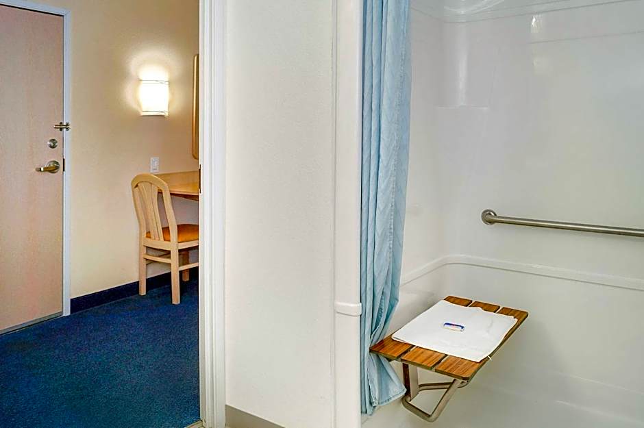 Motel 6 Peterborough