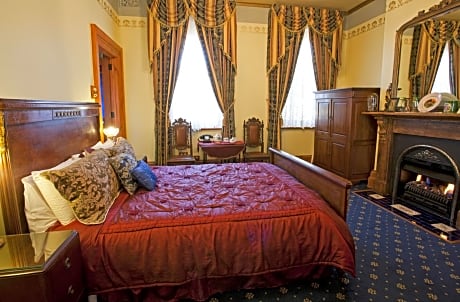 Upstairs Victorian King Room - Gold