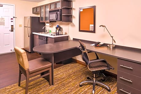 Candlewood Suites - Topeka West, an IHG Hotel
