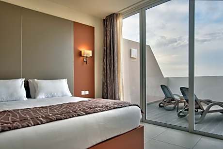 Deluxe Suite with Sea View