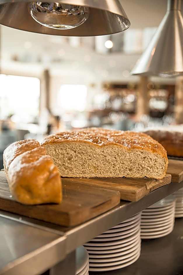 The Pickwick Inn & Oliver's Restaurant