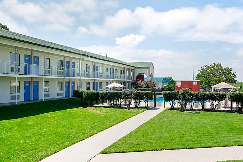 Motel 6-Gainesville, GA