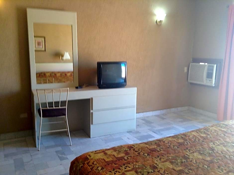 Los Jitos Hotel & Suites