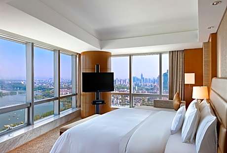 Renewal Suite, Club lounge access, 1 Bedroom Larger Suite, 1 King, Xuanwu Lake view