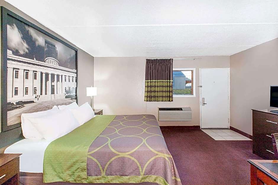 Super 8 by Wyndham Millbury/Toledo