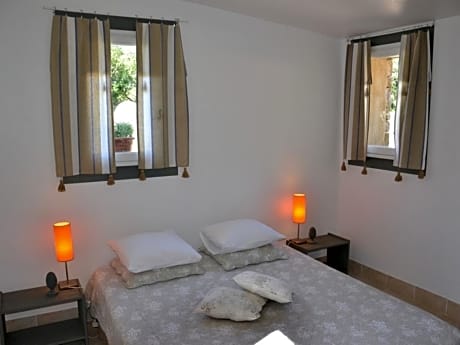 Chambre de la piscine-Double-Confort-Salle de bain privée séparée-Terrasse