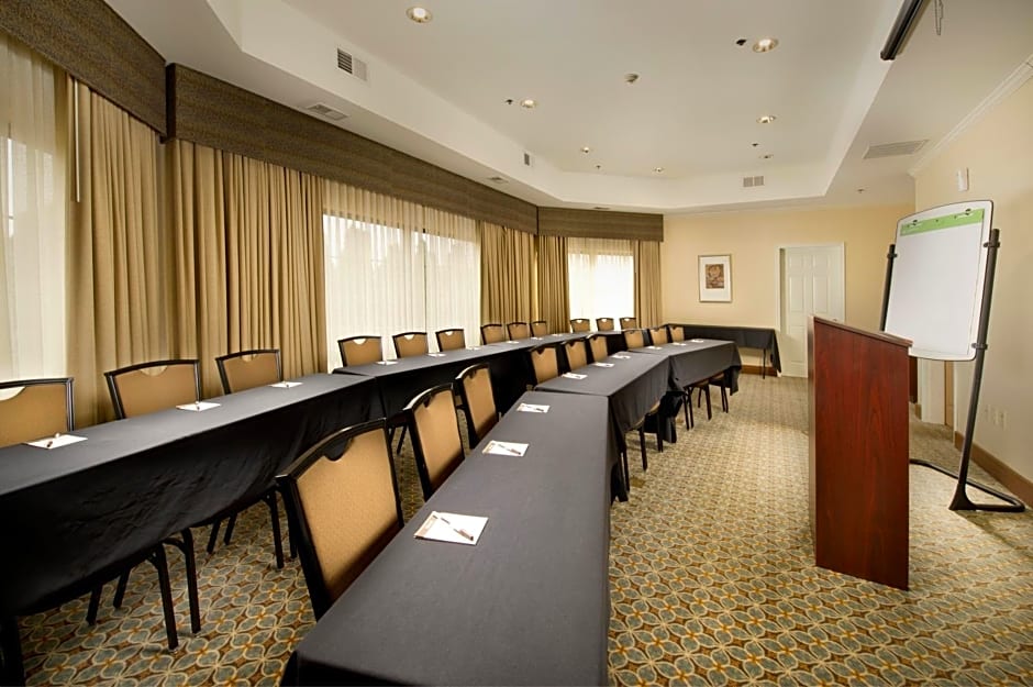 Staybridge Suites Baltimore BWI Airport, an IHG Hotel