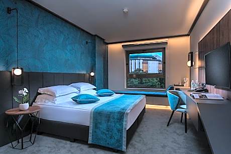 Superior Lounge City View room