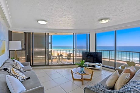 2 Bedroom Ocean View Apt With Large Balcony