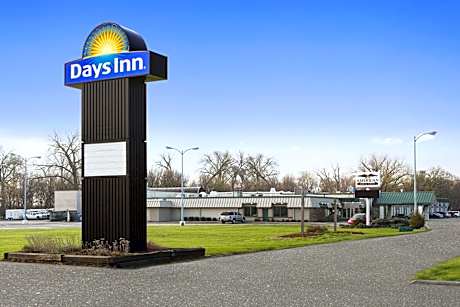 Days Inn by Wyndham Rock Falls