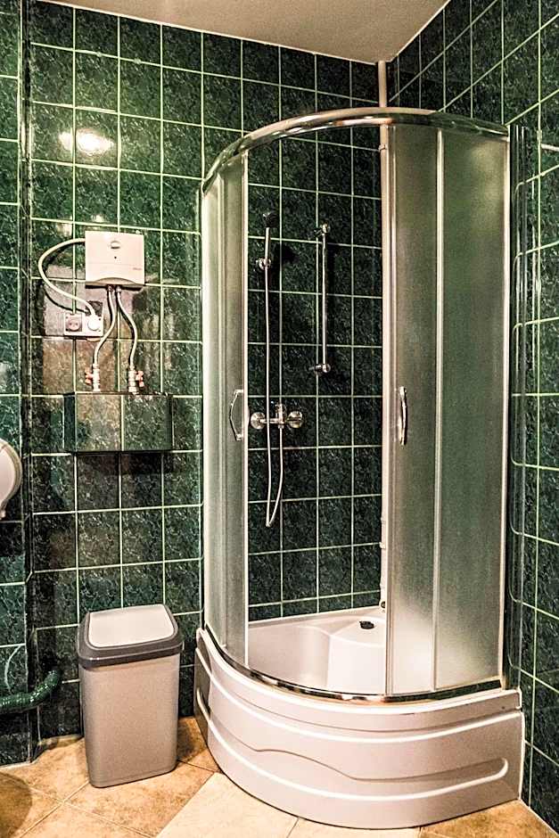 FlyFly Hostel , darmowy parking , rezerwuj przez urządzenia mobilne -10 procent