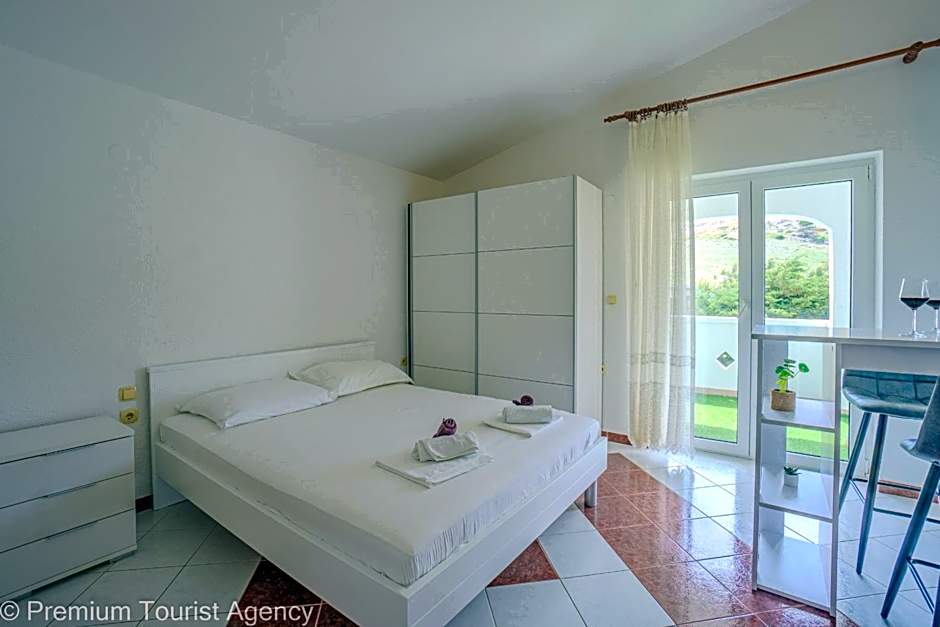 Mladen 2 with seaview