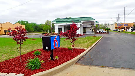 Motel 6-Covington, TN