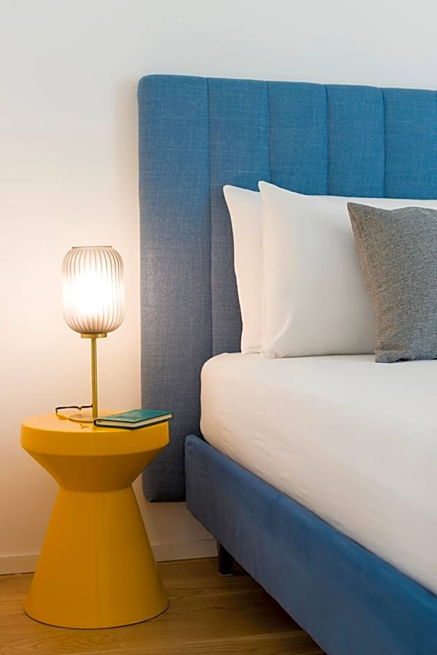 ELECTRIC Rooms & Suites