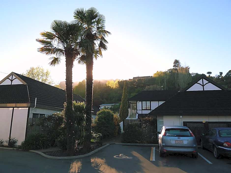 Tudor Lodge Motel