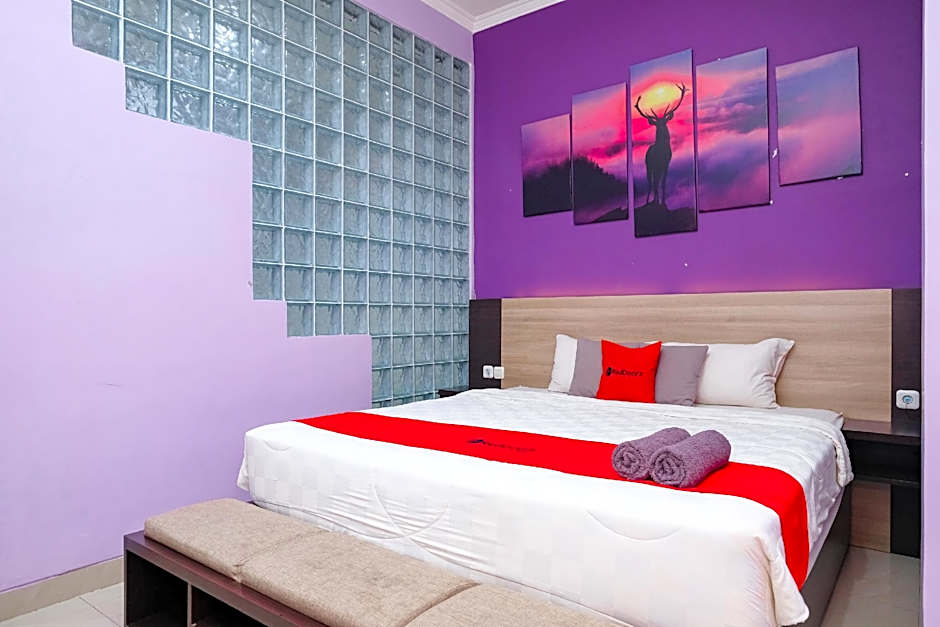 RedDoorz @ myRoom UMY