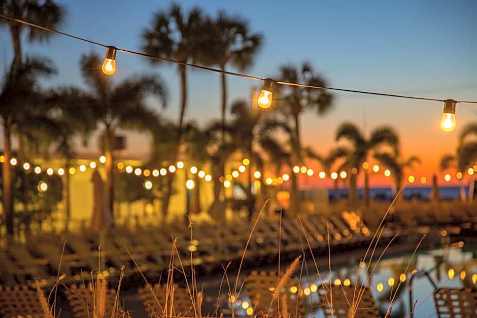 Postcard Inn On The Beach