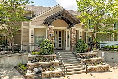 Avia Residences on Lincoln - Extended Stay