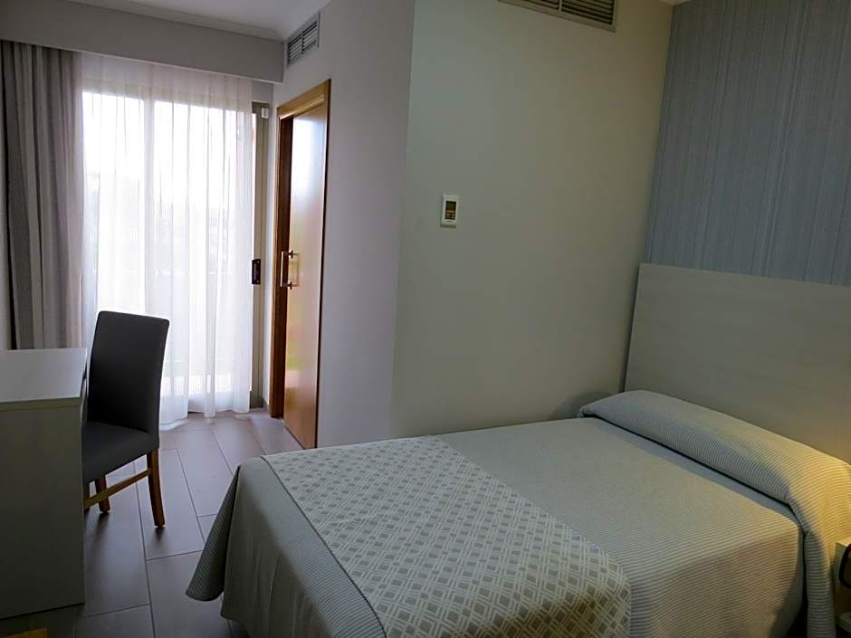 Foto 1 daripada 6 — Single Room