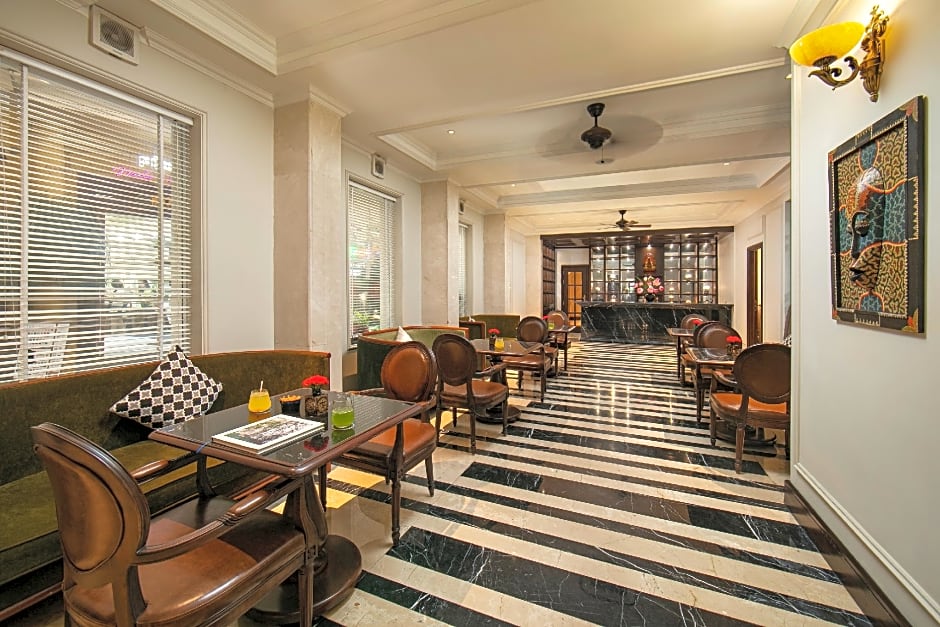 La Mejor Hotel & Sky Bar