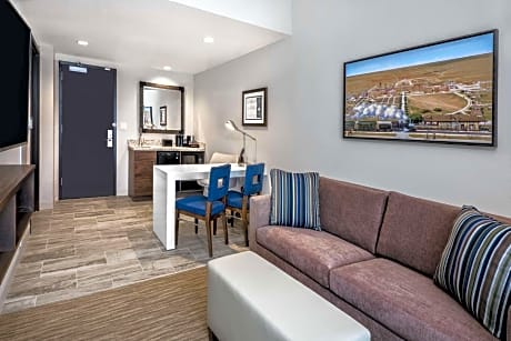 Two Room Queen Suite with Two Queen Beds