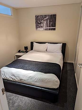 One Bedroom Studio - Offsite & Stair Access only