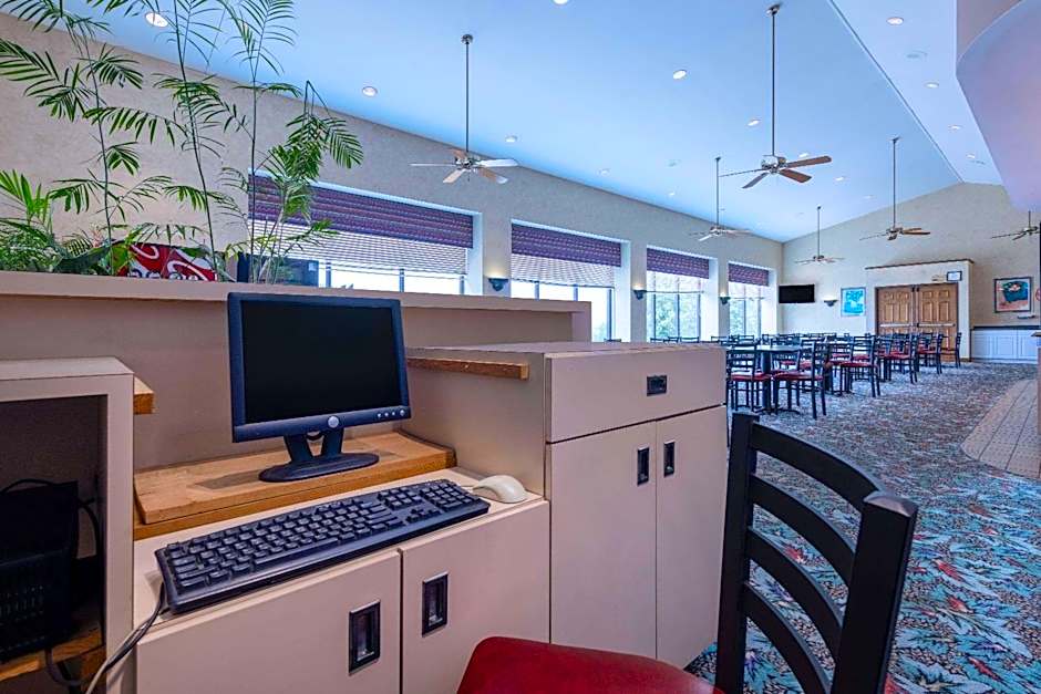 Howard Johnson by Wyndham Salem Hotel & Conference Center