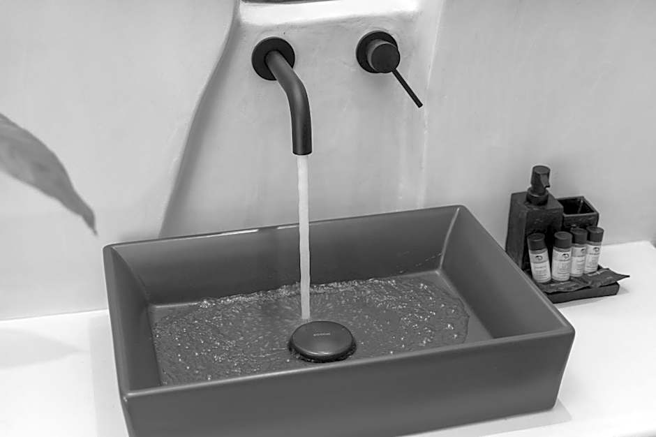 Portara Seaside Luxury Suites