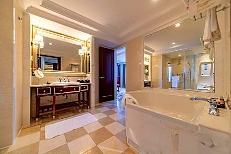 Executive King Suite - Non-Smoking