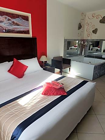 Deluxe Suite with Spa Bath