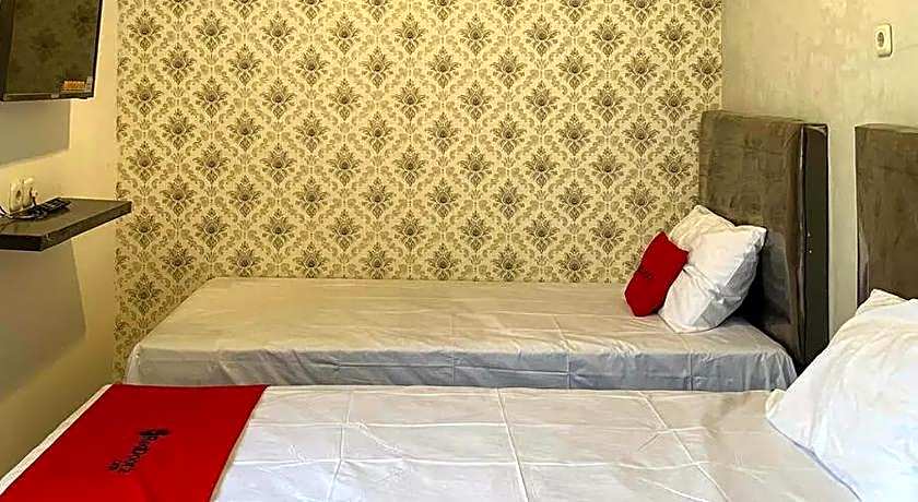 RedDoorz near Waterpark Citra Garden Medan