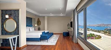 Deluxe Suite with Sea View
