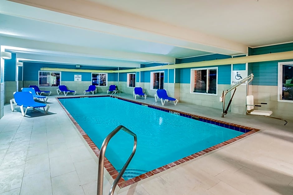 Holiday Inn Express Hotel & Suites-Magee By IHG