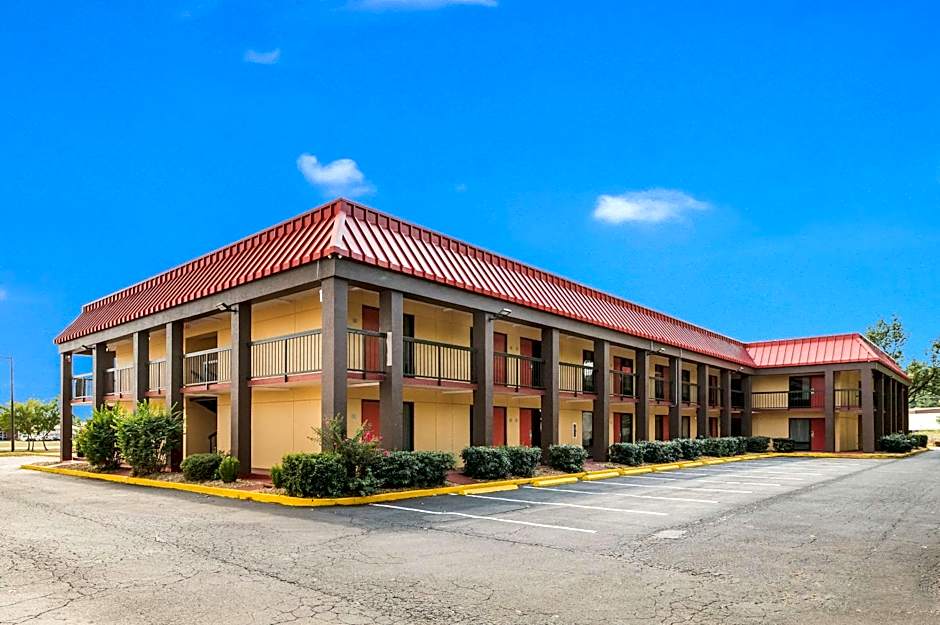 Econo Lodge Columbus near Airport