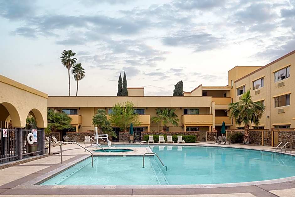 La Quinta Inn & Suites by Wyndham Tucson Reid Park