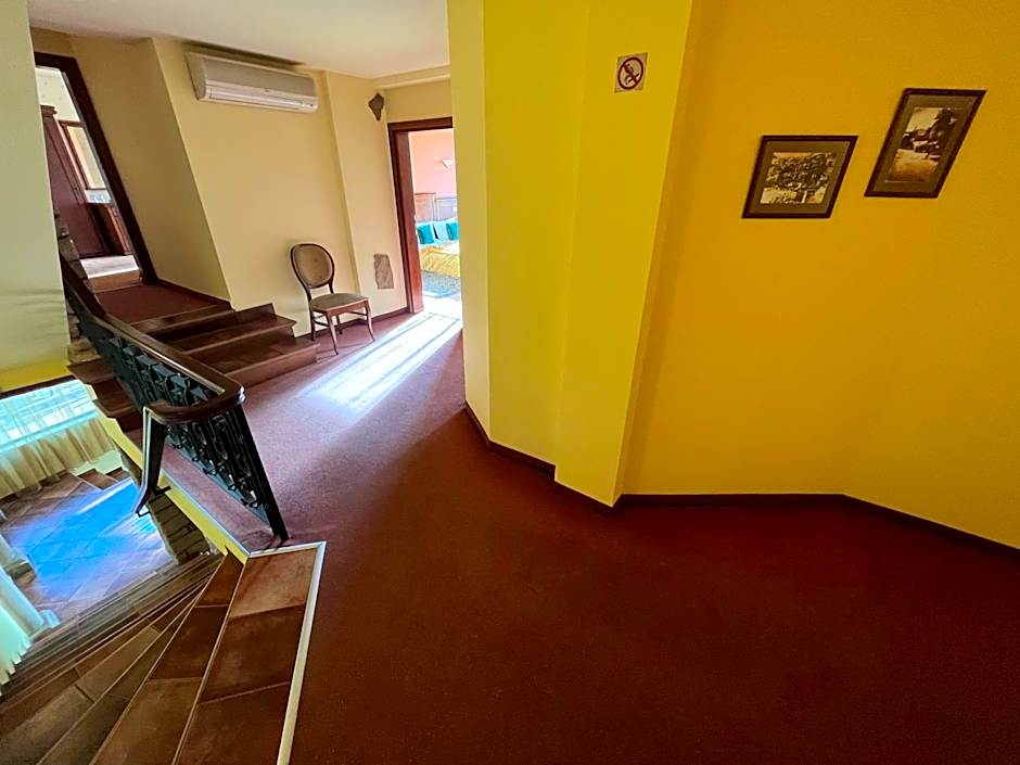 HOTEL BOLYARI