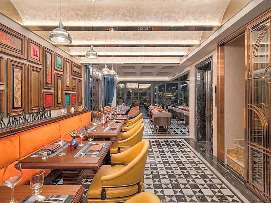 Peridot Gallery Classic Hotel