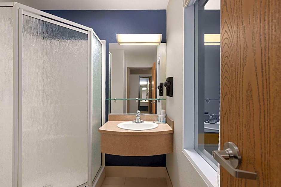 Super 8 by Wyndham St-Jerome