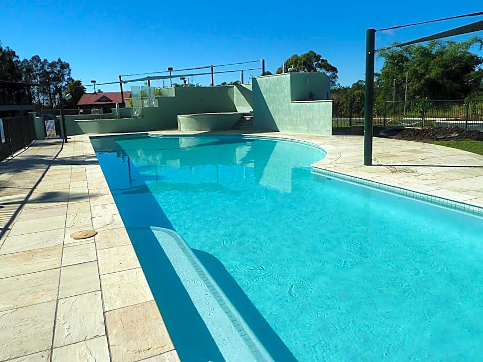 McNevins Logan Park Motel