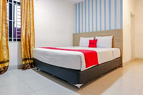RedDoorz Plus @ Cemara Asri Medan