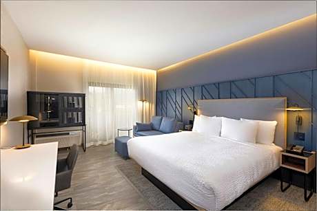Deluxe King Room