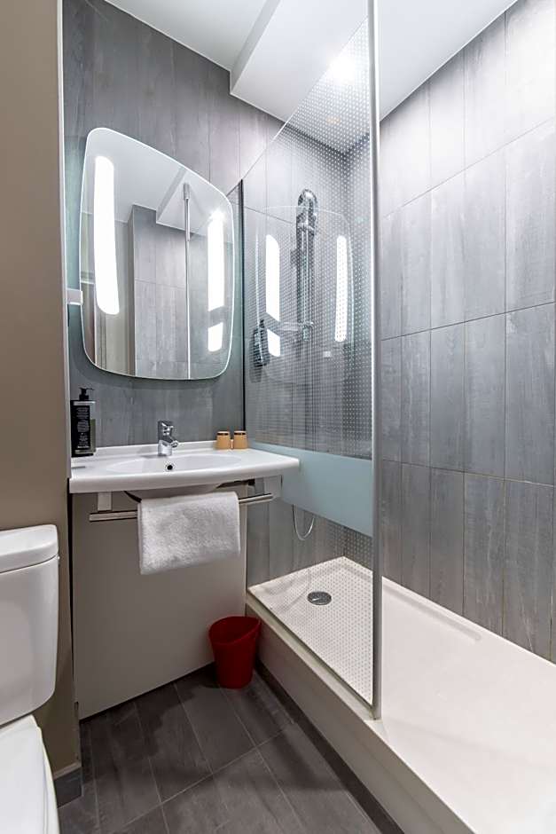 ibis Lyon North