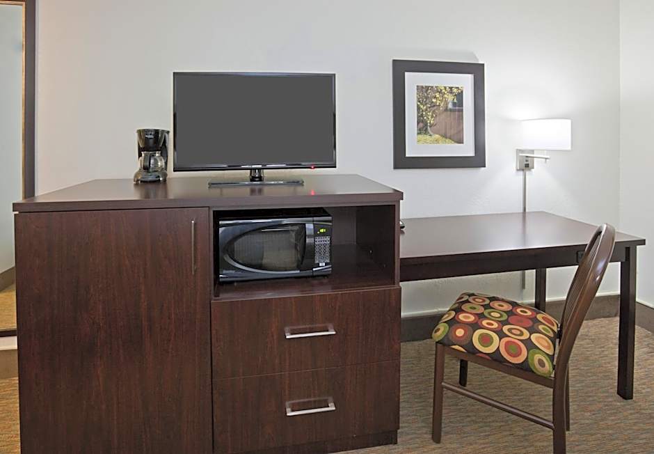 Fargo Inn and Suites