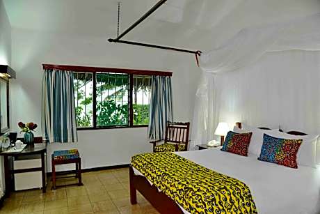 Double or Twin Room with Pool View