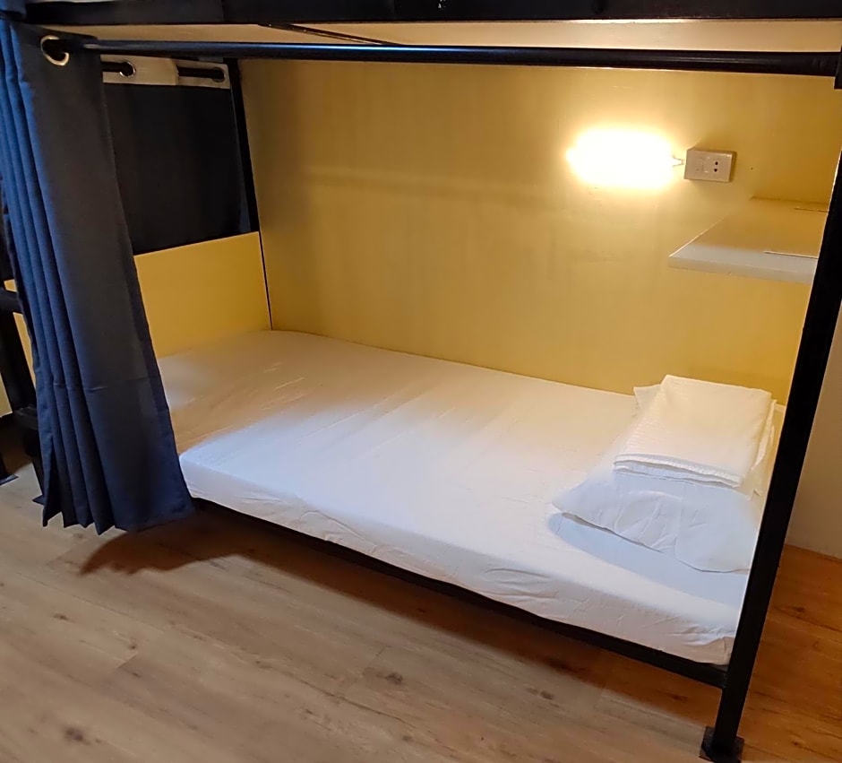 Nomad's Hub - Best Value Co-living Hostel