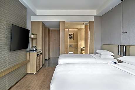 Guest Room, 2 Twin, City View