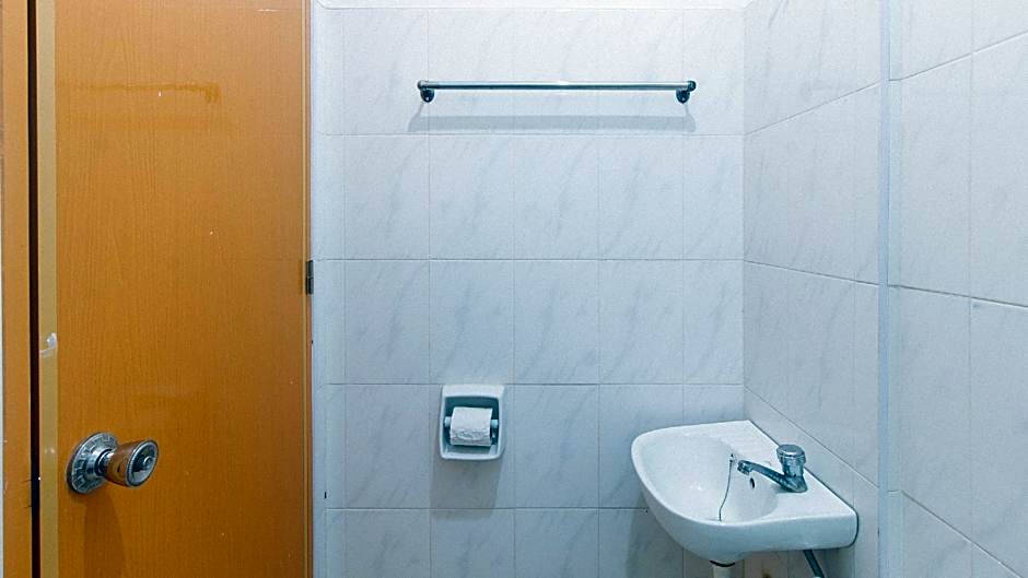 RedDoorz @ Casa Buena Dormitel Davao City