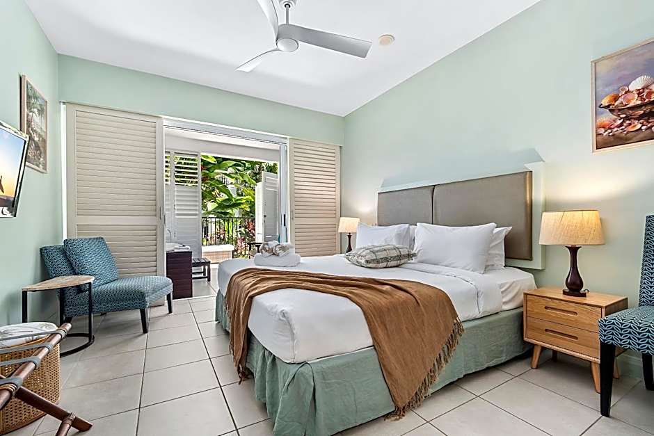 Elysium Private Apartments at Beach Club & Spa