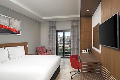 Standard Queen Room with Balcony and City View
